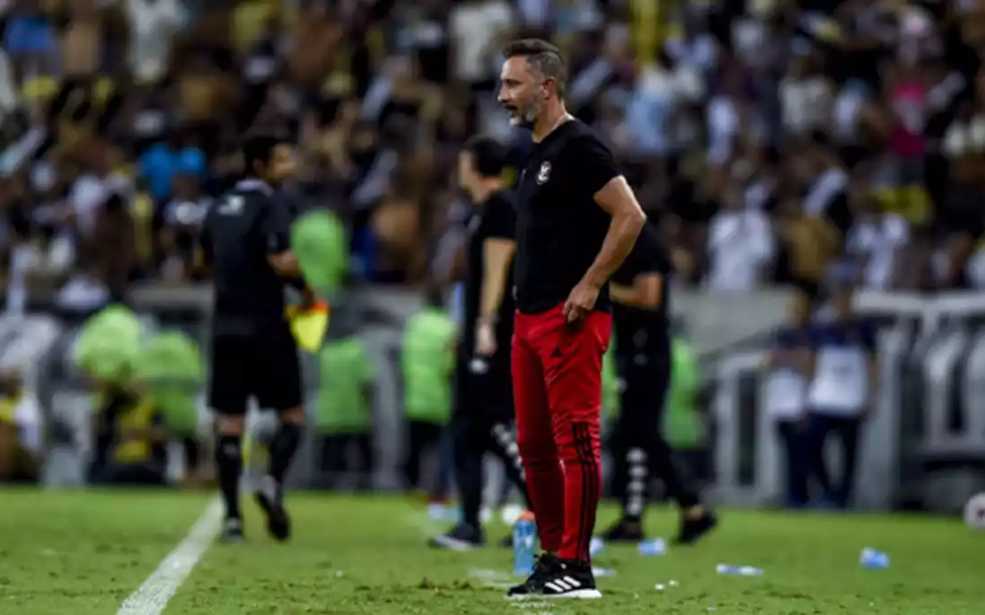 Vítor Pereira pode não ser o único demitido do Flamengo entenda