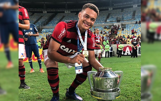 Flamengo Renova Contrato Do Atacante Rodrigo Muniz Destaque Da Equipe